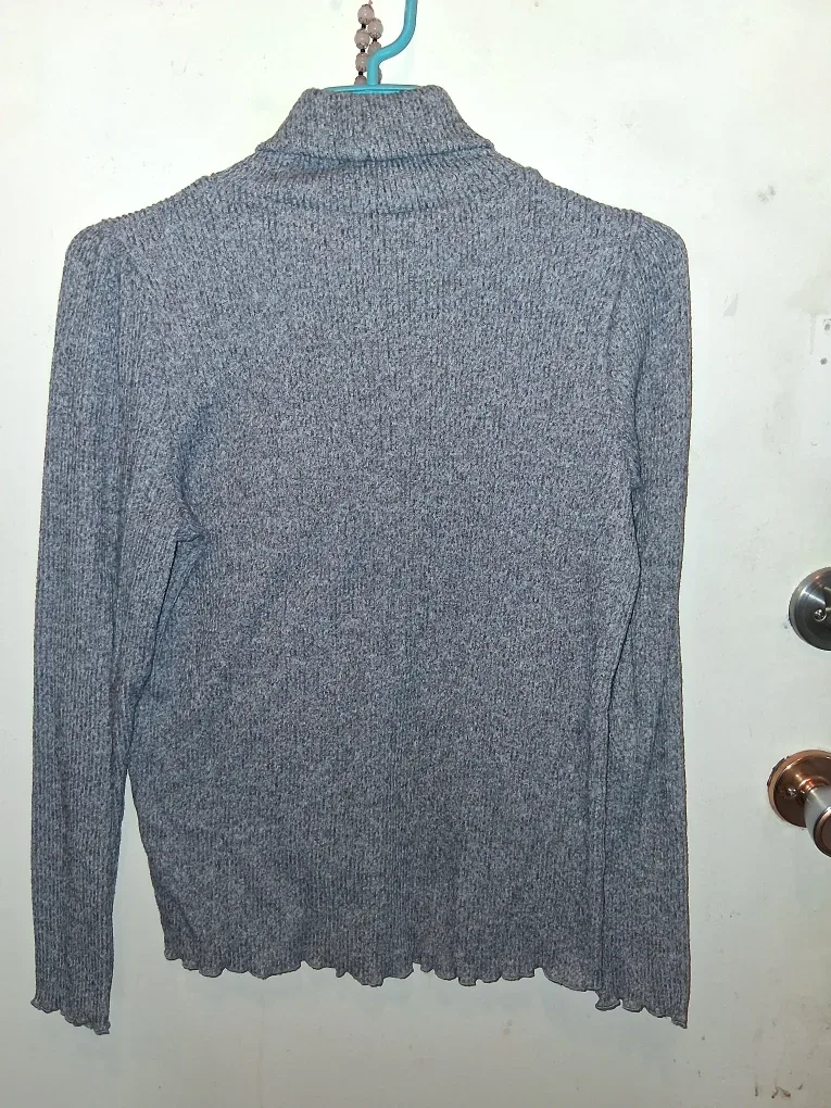 Lily Morgan Grey Turtleneck - Size L/G image indicator(3)