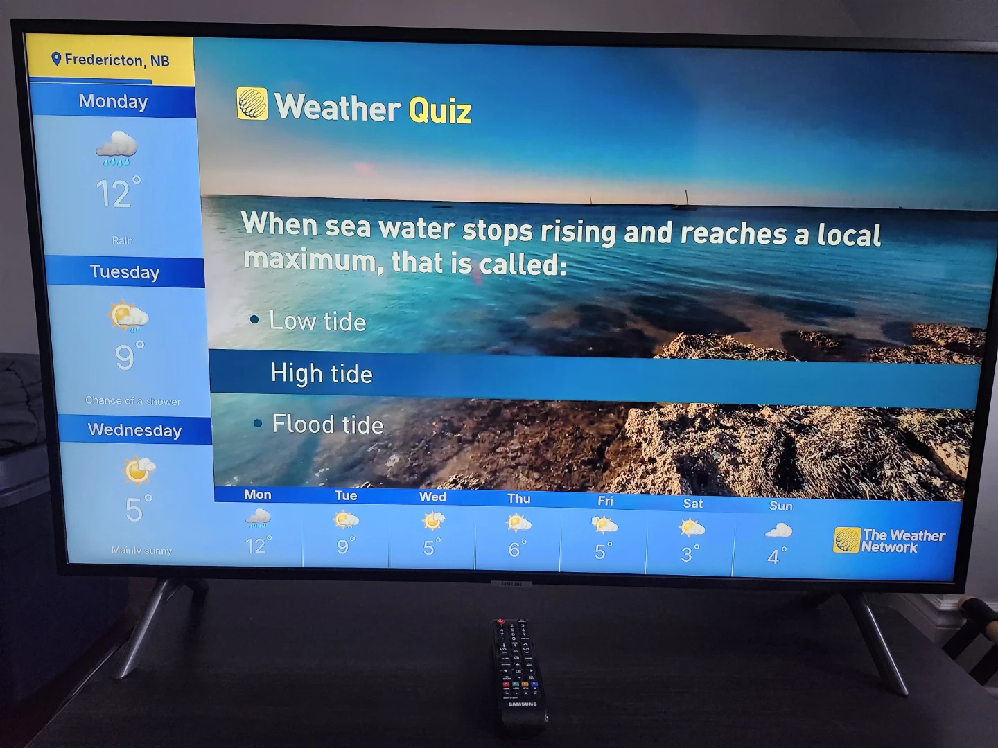 Samsung 43" 4K smart TV. NU700 Series 7 plus table