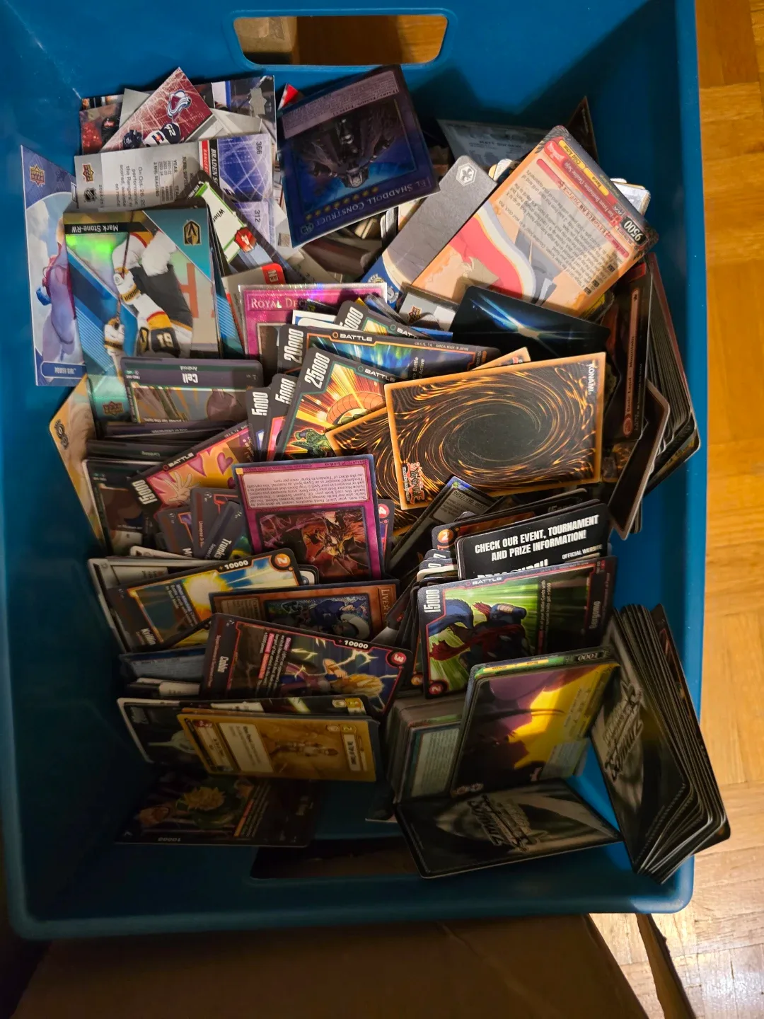 Full box of sport- hockey cards, some yugioh and others image indicator(3)