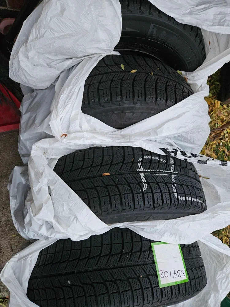 LIKE NEW Michelin X-Ice winter tires and rims. Honda Civic