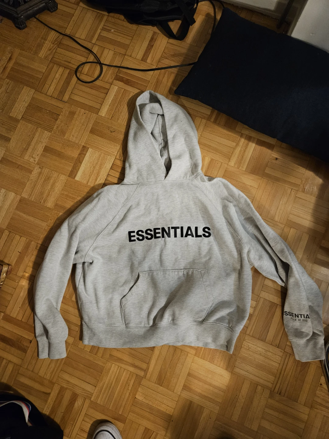 Moving Sale!! Essentials Fear of God Hoodie - Size S - photo 2