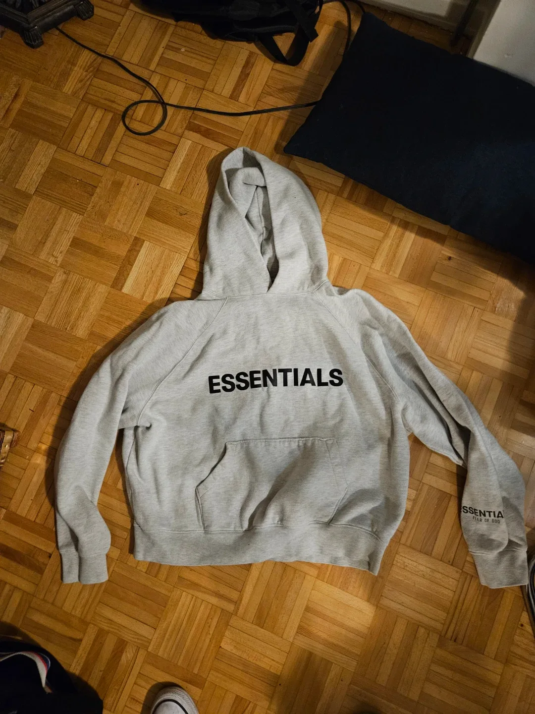 Essentials Fear of God Hoodie - Size S image indicator(2)