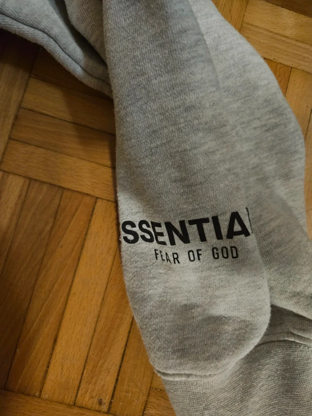 Essentials Fear of God Hoodie - Size S image indicator(3)