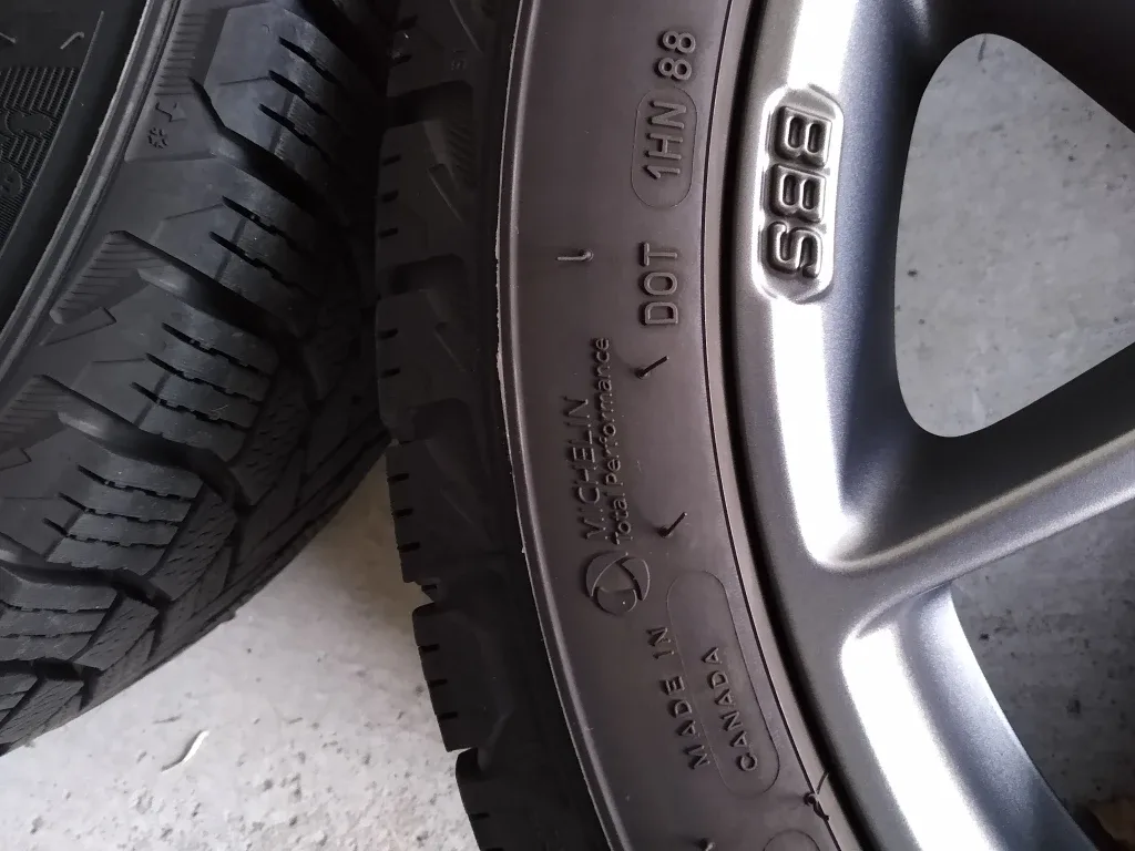 Michelin X-ICE tires with BBS SR Wheels image indicator(7)