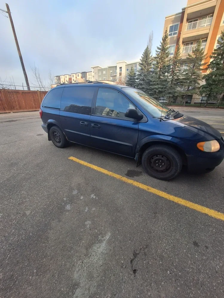 Dodge Grand Caravan with Winter Tires image indicator(5)