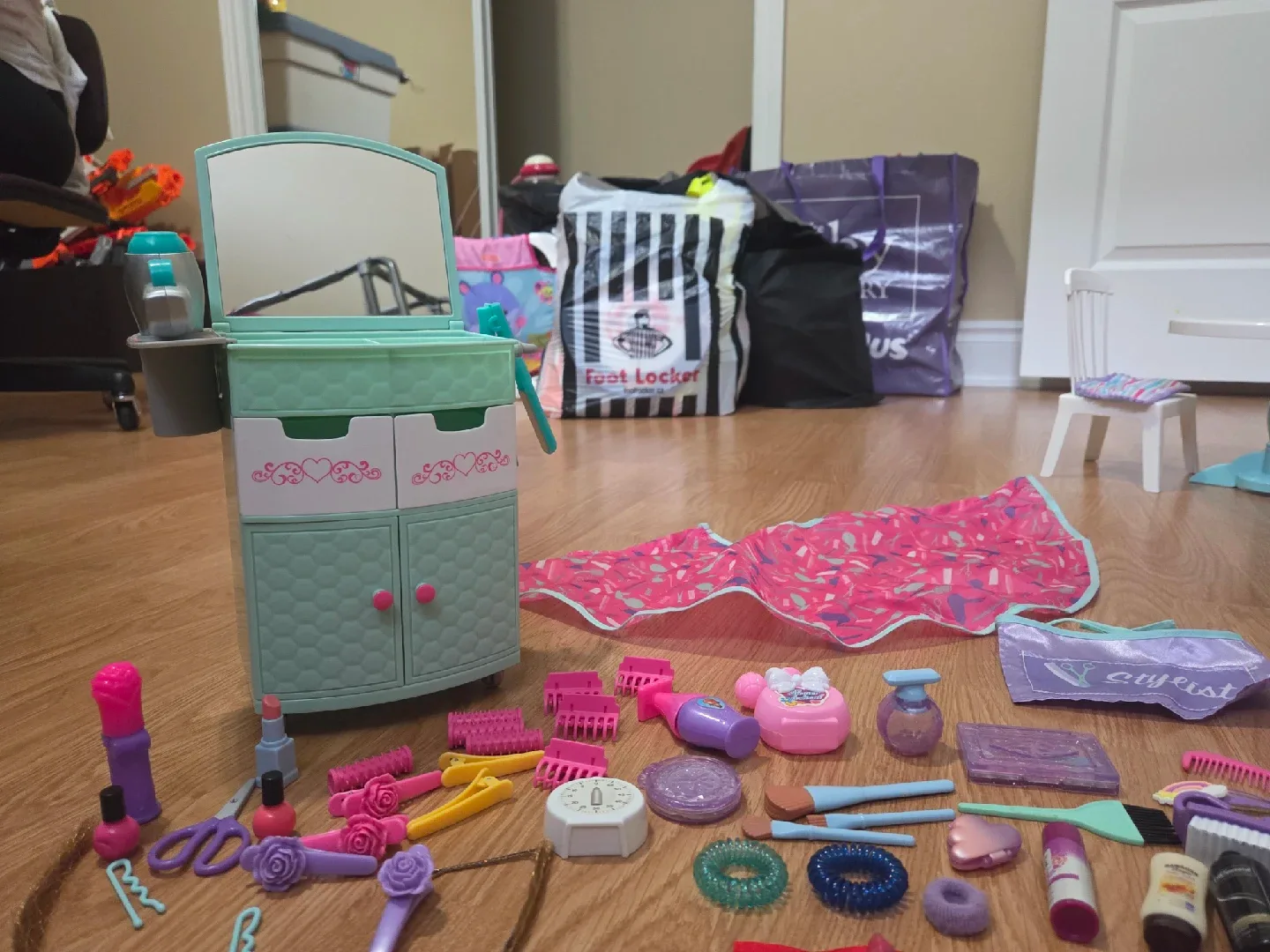 Our Generation Doll Hair Salon Set image indicator(2)