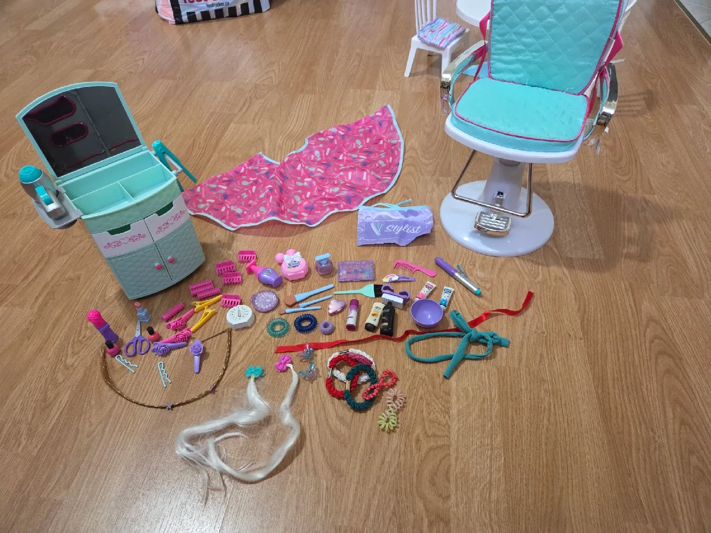 Our Generation Doll Hair Salon Set image indicator(5)