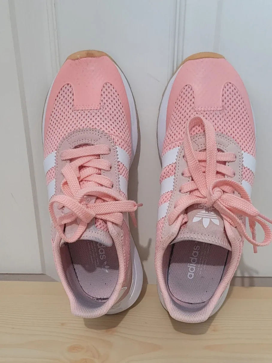 Adidas Pink Running Shoes image indicator(4)