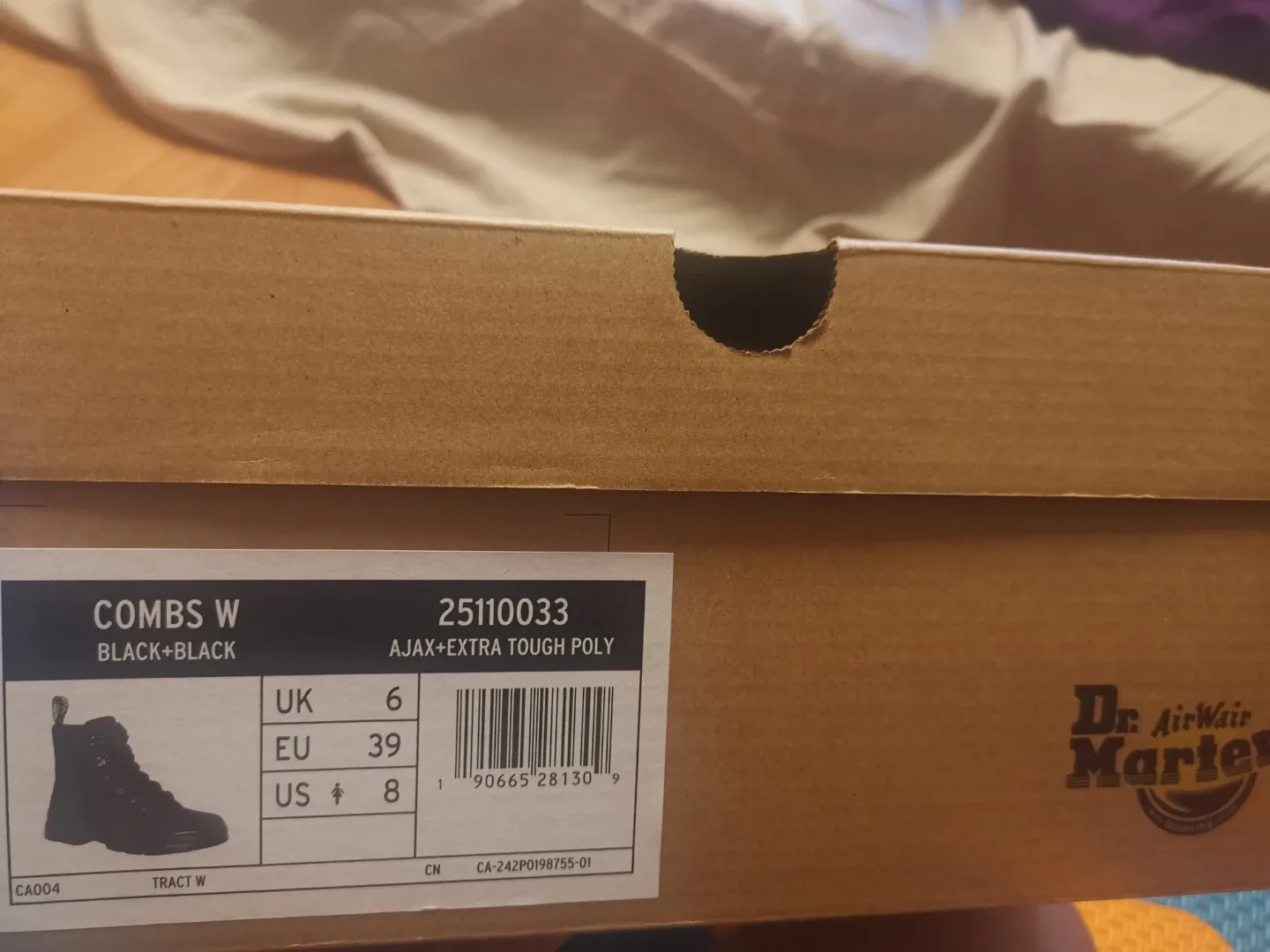 New Dr. Martens Combs W Black Boots - US 8 image indicator(2)