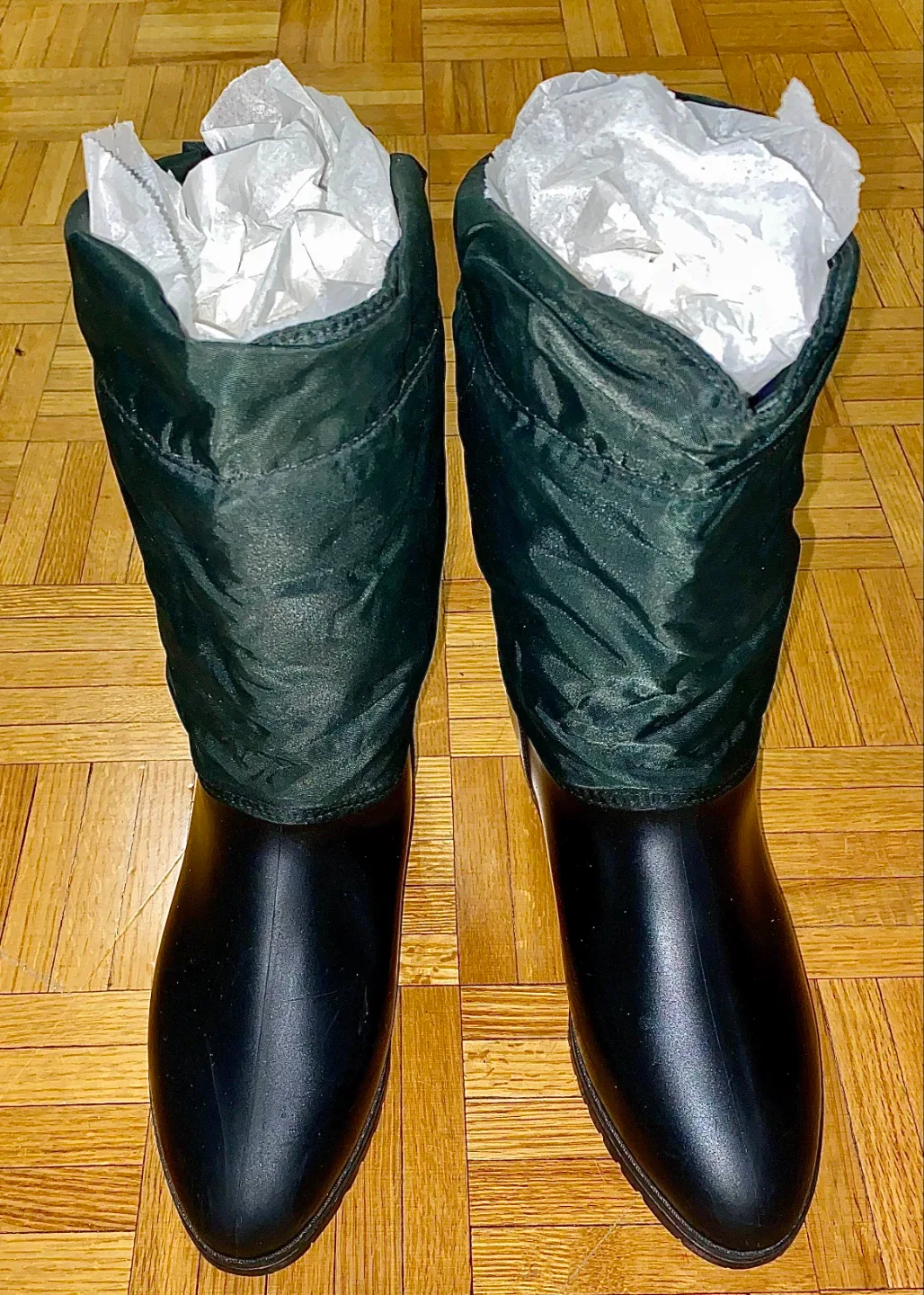 MAPLE LEAF SHOE. Women's Rain & Snow Boot, Black. Size: 9