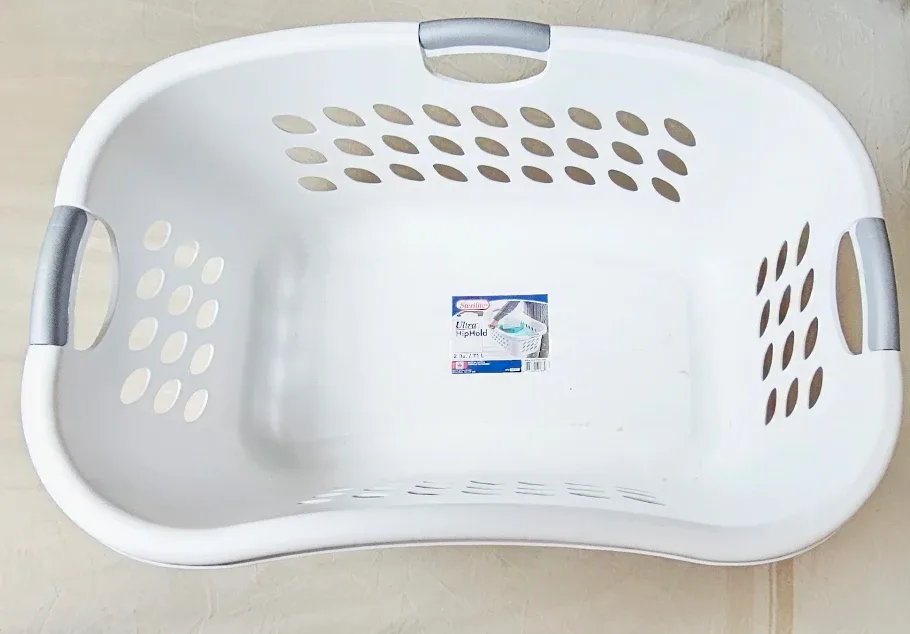 Sterilite Ultra HipHold Laundry Basket, 71L ✨️ image indicator(2)
