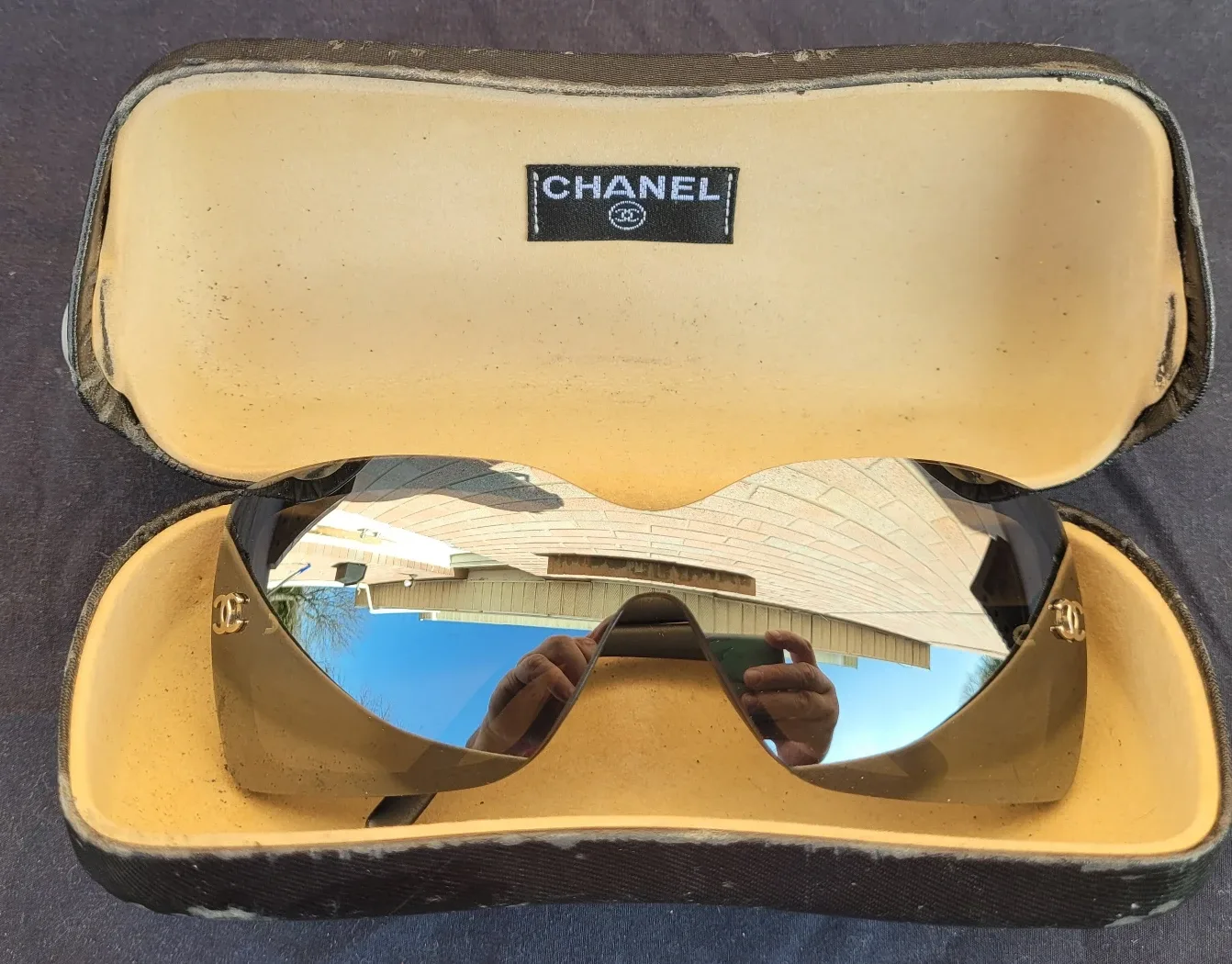 CHANNEL WOMENS RETRO SUNGLASSES MINT CONDITION