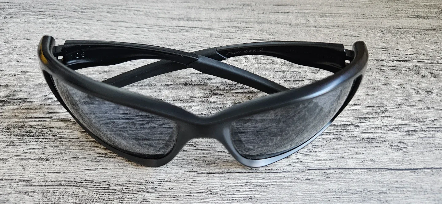 Oakley Sunglasses - Black image indicator(2)