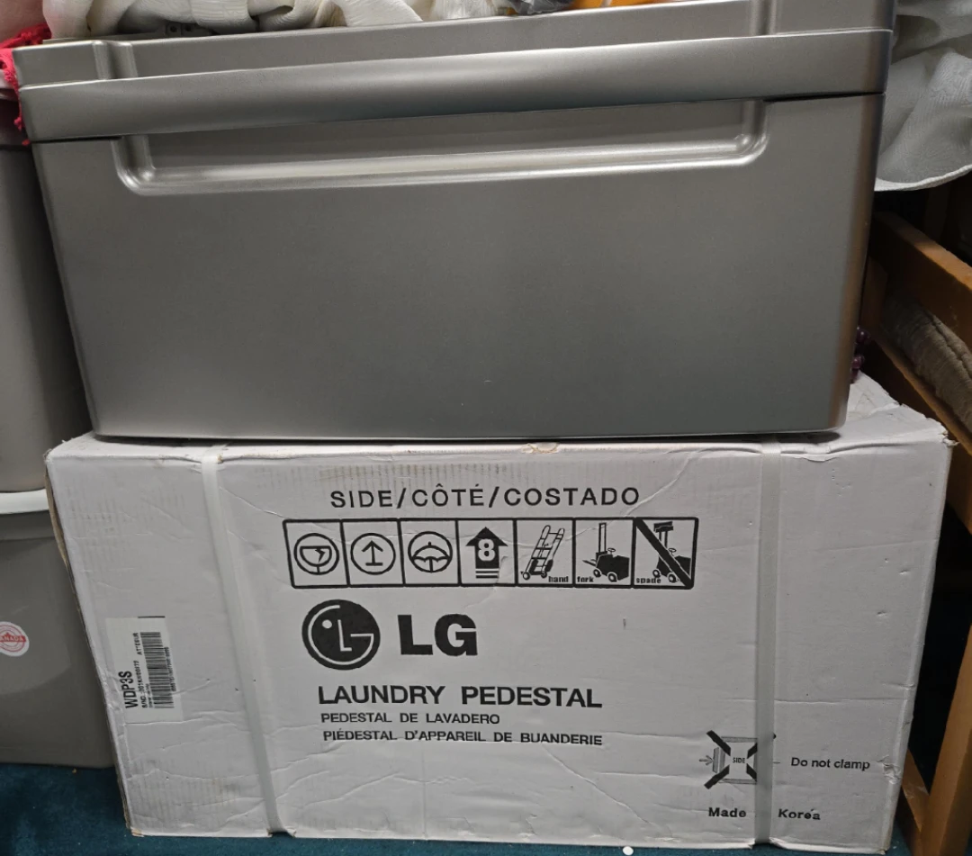 LG Laundry Pedestal WDP3S - Silver