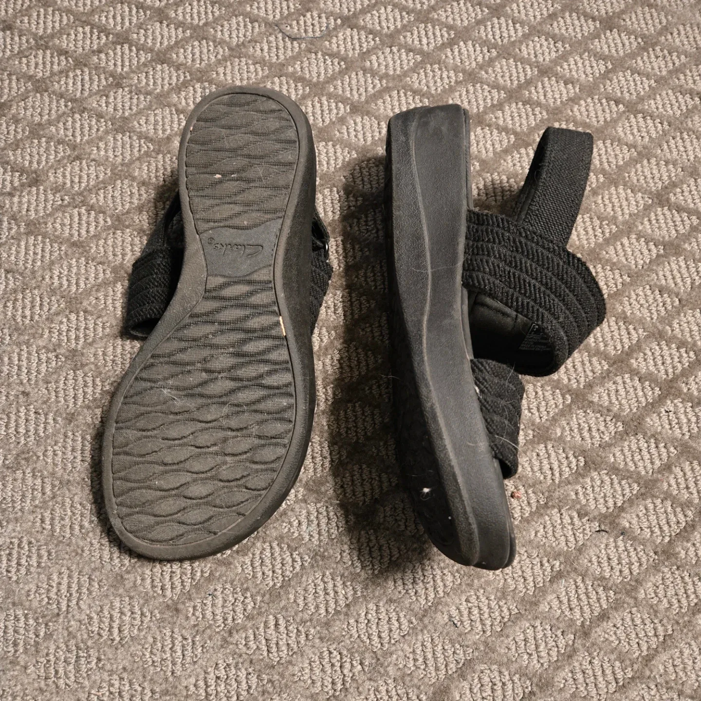 Clarks Cloudsteppers Black Sandals - Size 6.5 image indicator(2)