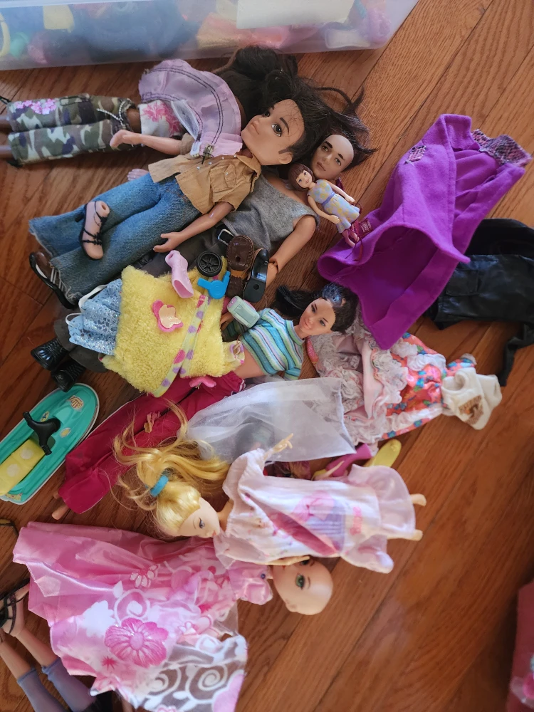 Mixed Lot of Dolls & Accessories - photo 2