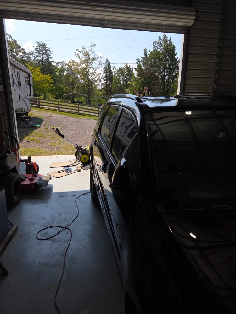 Black Chevrolet Equinox SUV image indicator(2)