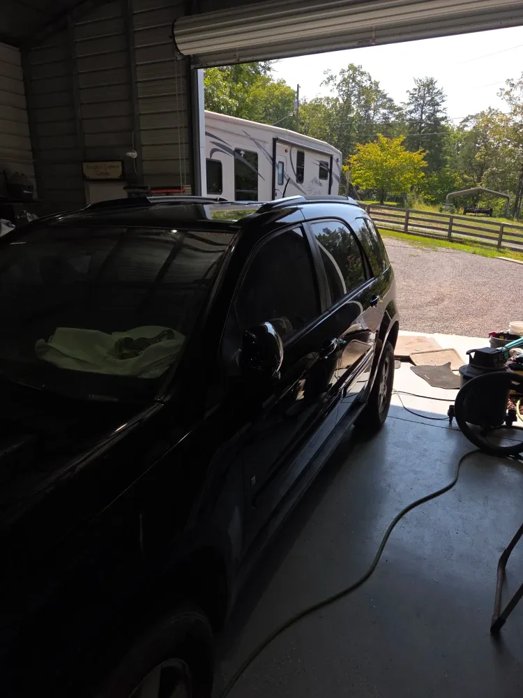 Black Chevrolet Equinox SUV image indicator(3)