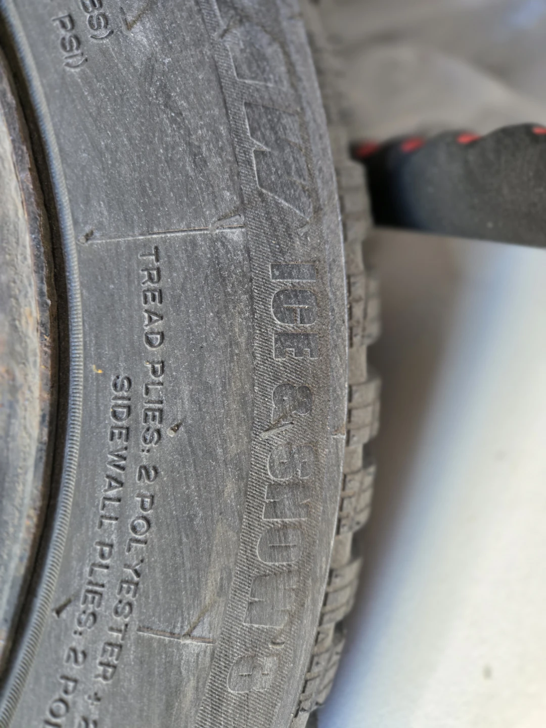 Uniroyal Ice & Snow 215/60R16 95T Winter Tires - photo 2