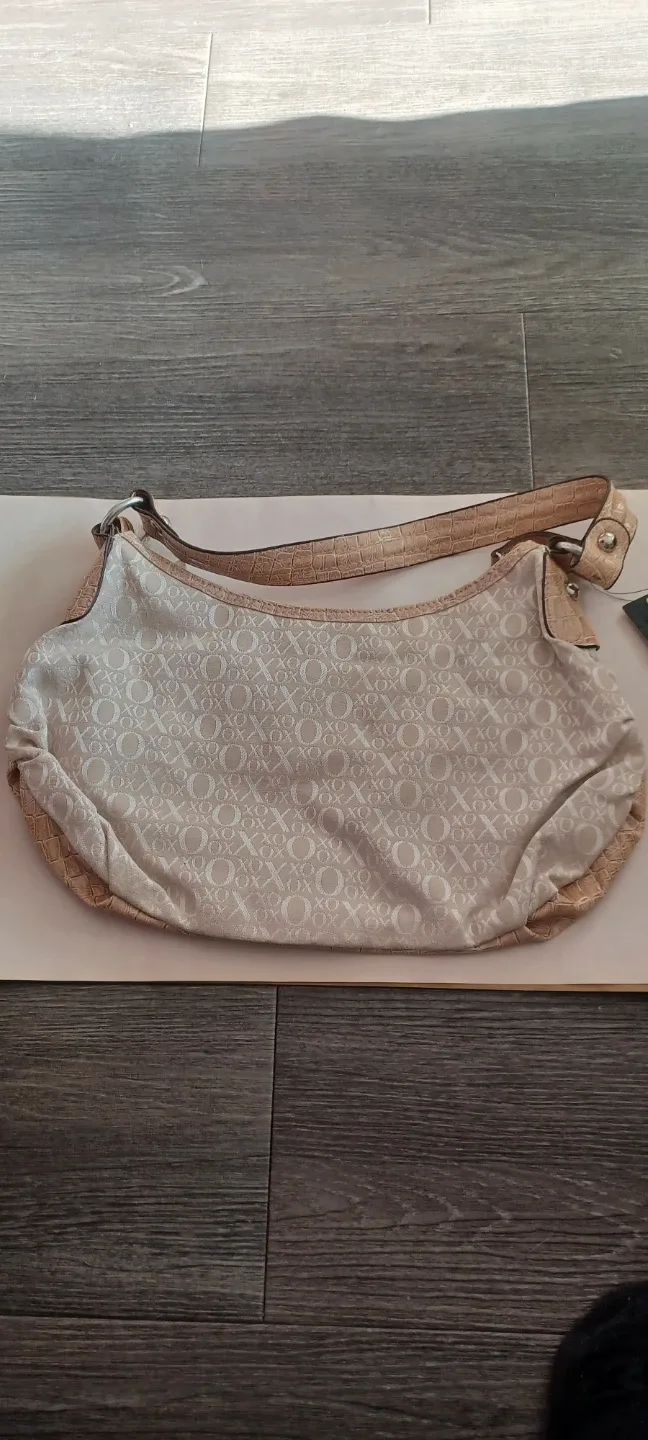XOXO Shoulder Bag - Beige image indicator(2)