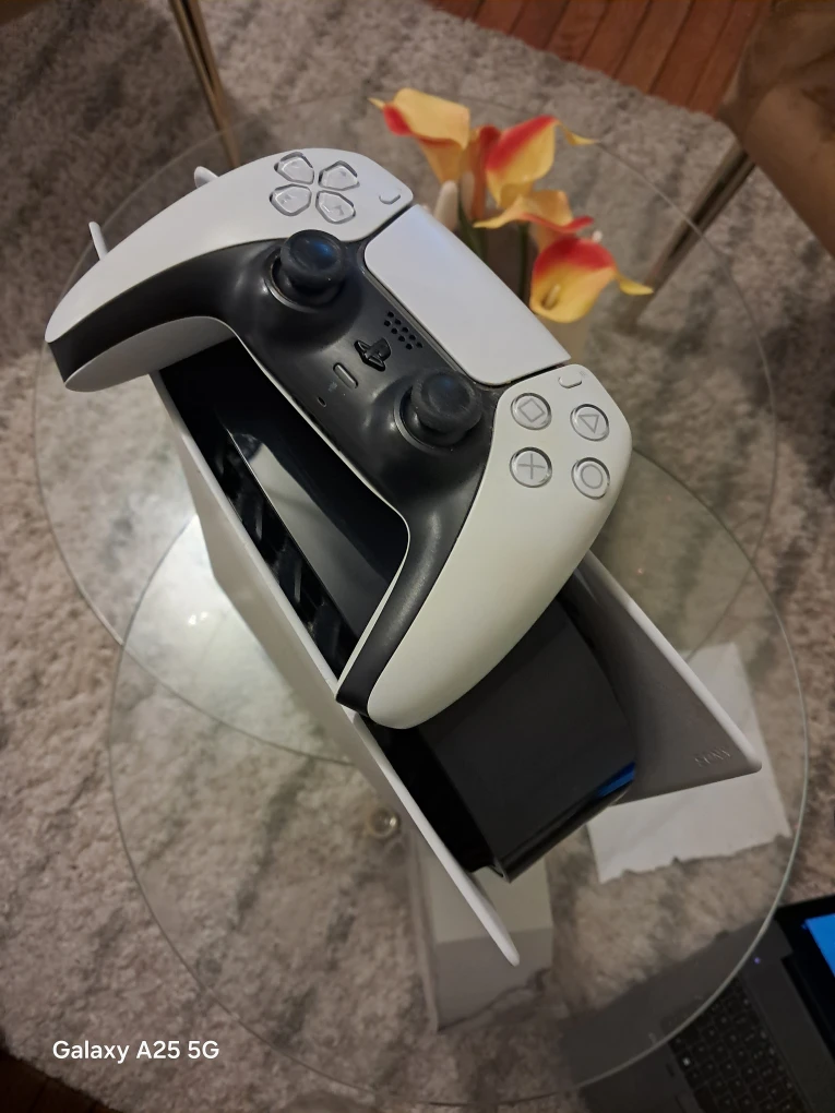 PlayStation 5 (PS5) Console - photo 3