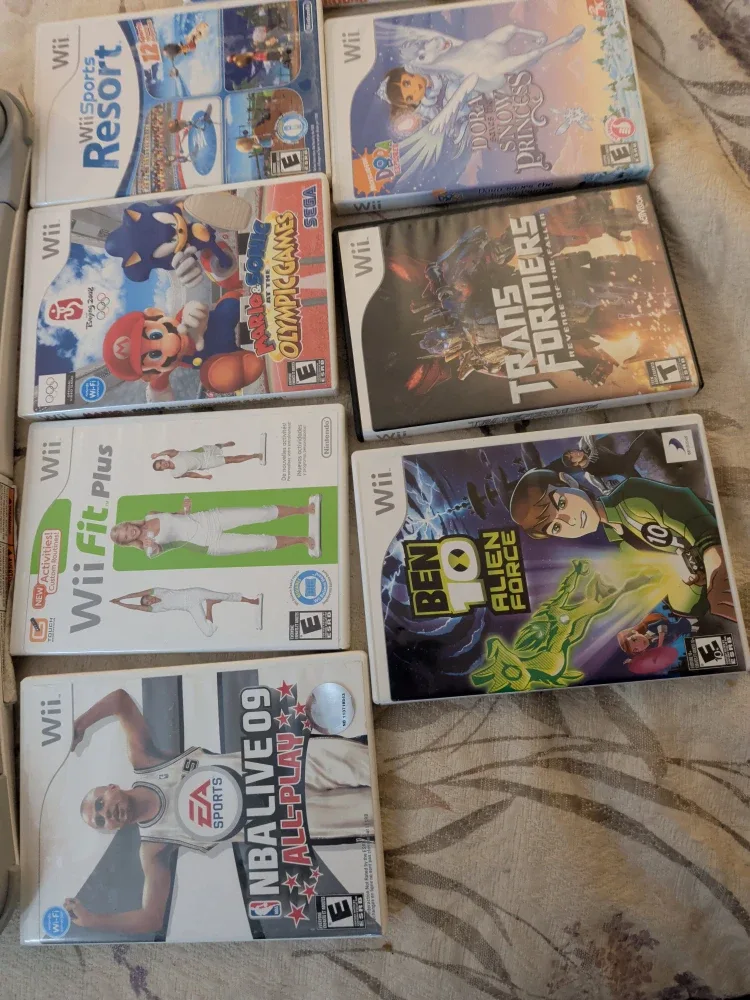 Nintendo Wii Games Bundle image indicator(4)