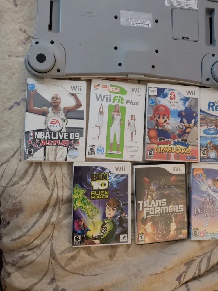 Nintendo Wii Games Bundle image indicator(7)