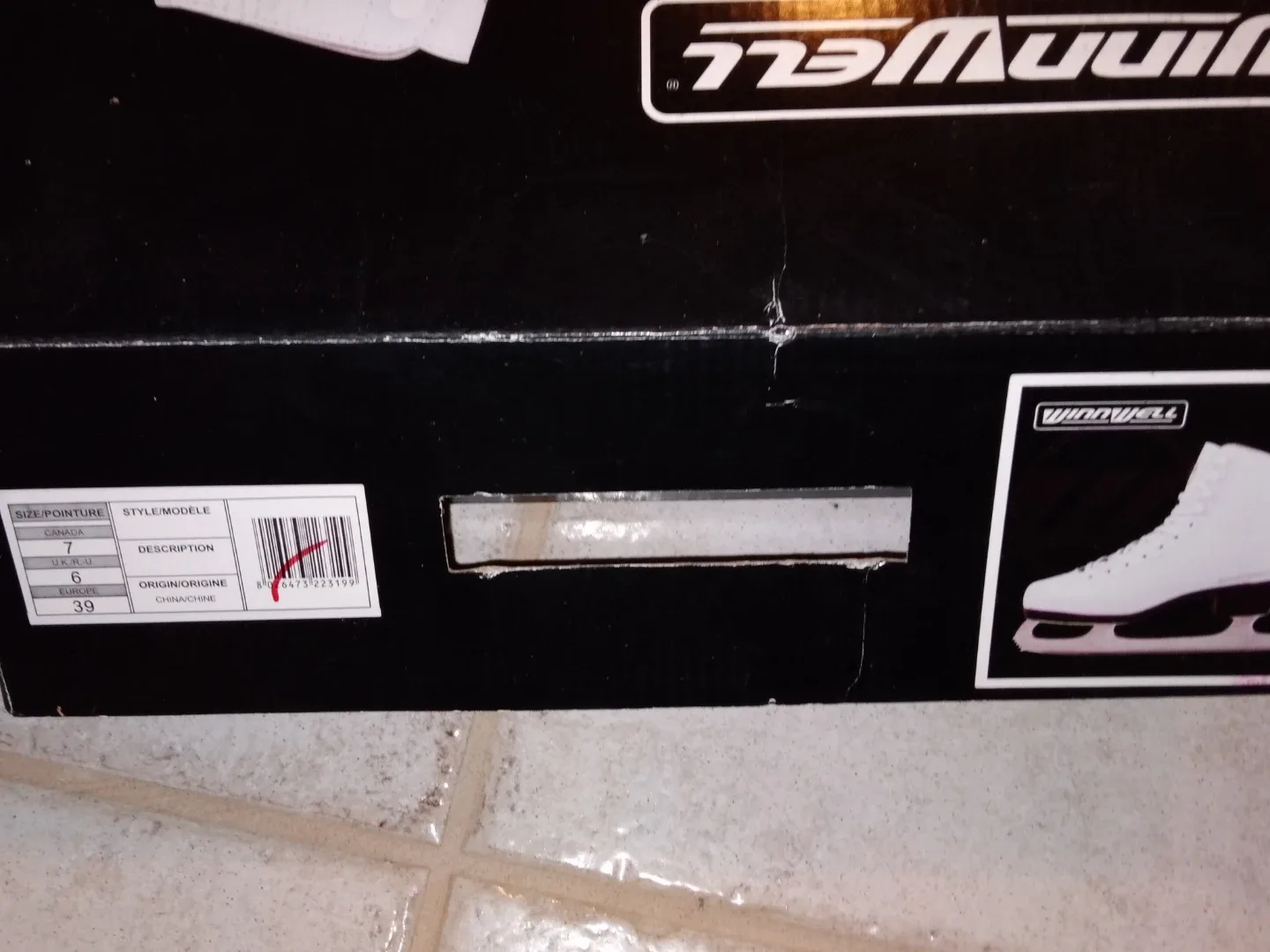 Winnwell Figure Skates - Size 7 (US) image indicator(3)