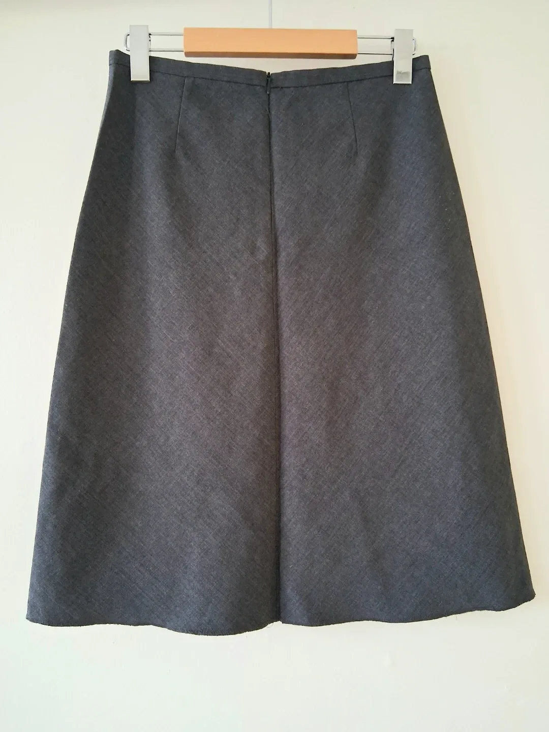 Darker Grey Sz M, Best Offer 💰 or Trade for Plant Cuttings🌷 image indicator(3)