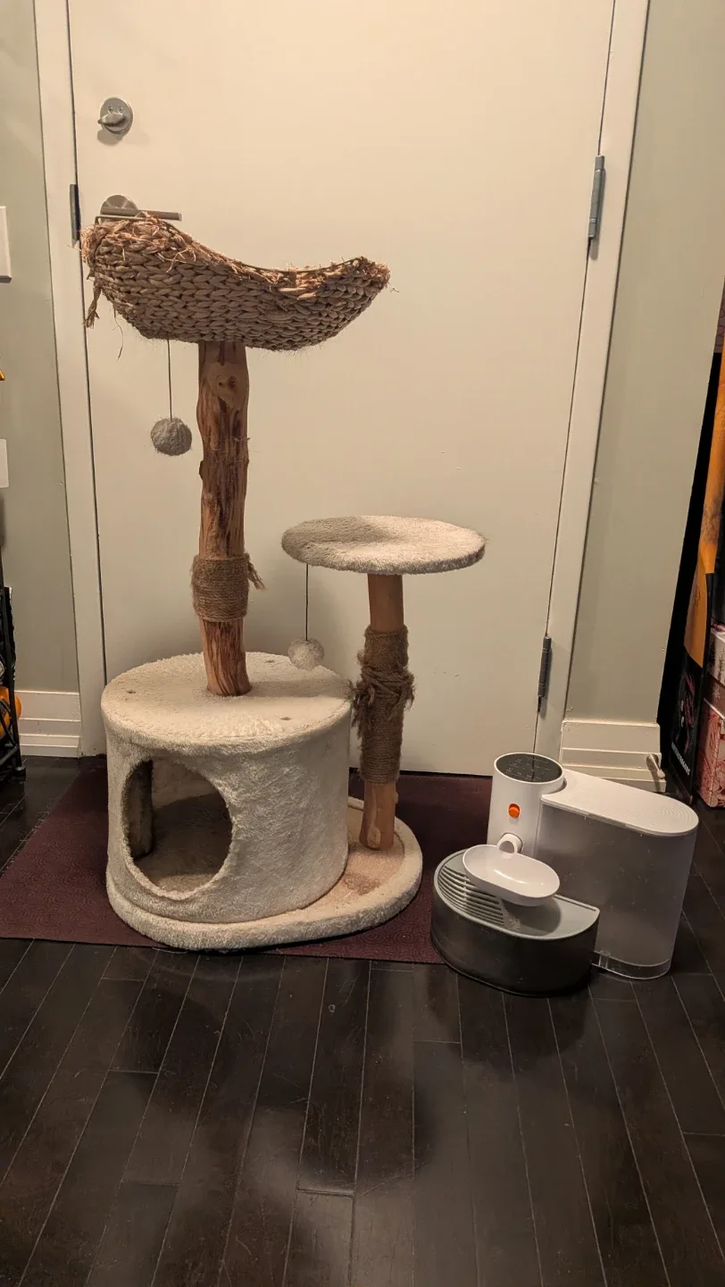 CatIt Litter Box & Wood Cat Cave, BONUS Tree/Fountain (read ad) image indicator(2)