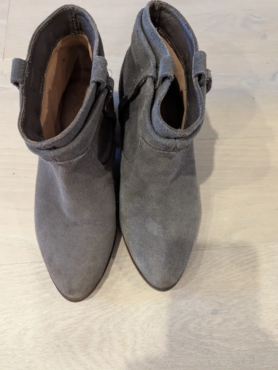 GENUINE ALL LEVELS LEATHER SUEDE  BOOTS IN SIZE 8. LIKE NEW thumbnail