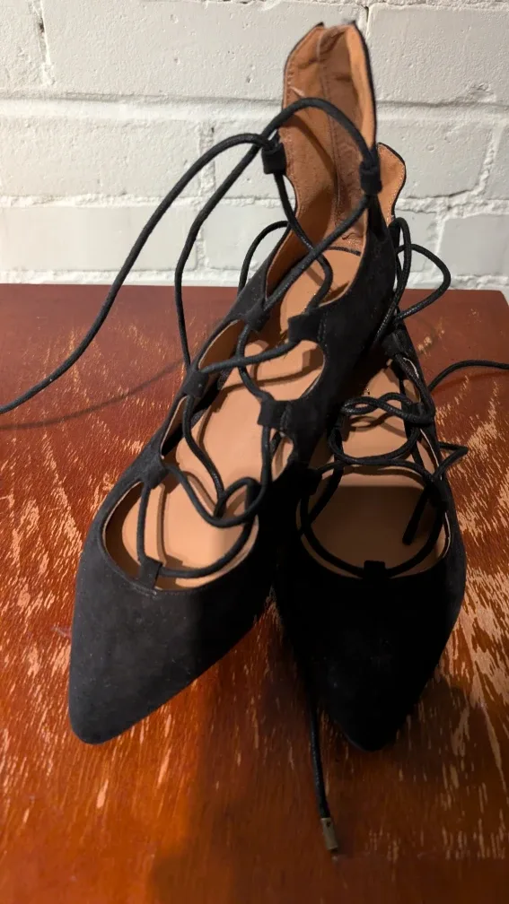 Assorted Women's Shoes image indicator(2)