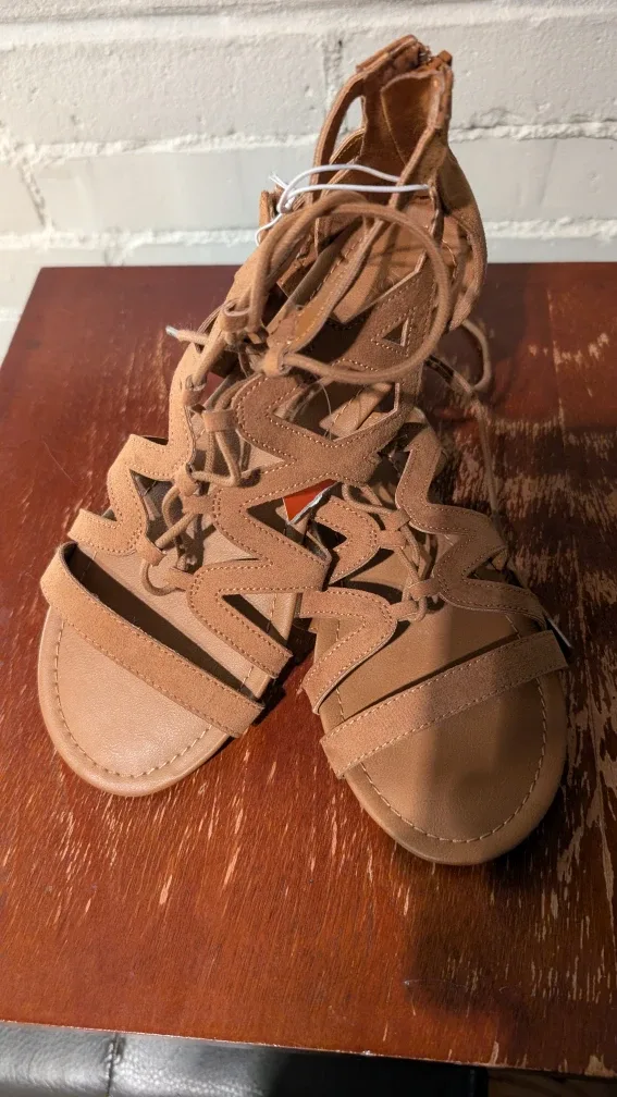 Assorted Women's Shoes image indicator(3)