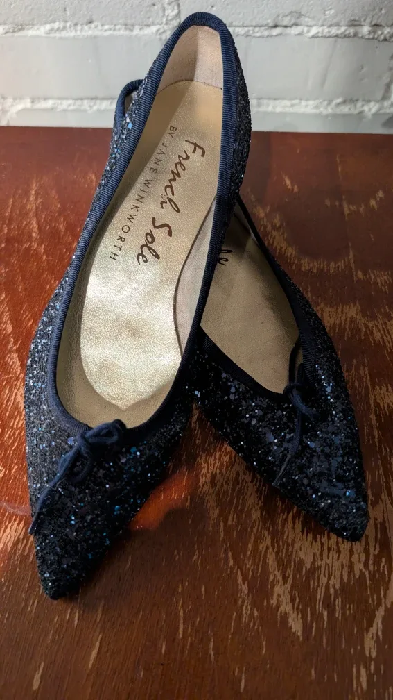 Assorted Women's Shoes image indicator(4)