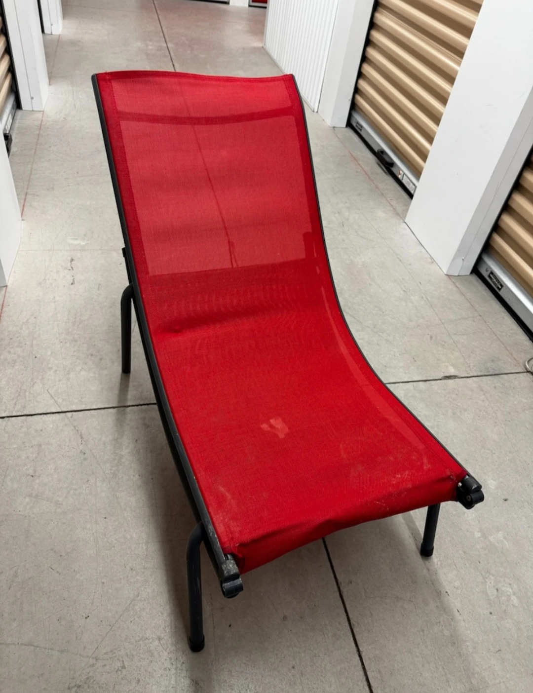 2 Red Mesh Lounge Chair