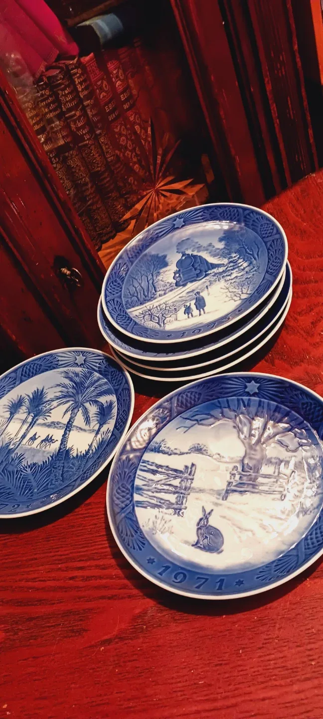 BEST OFFER! Collection of 6×Royal Copenhagen Christmas 🎄 Plates image indicator(3)