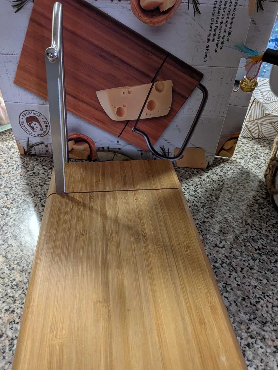 Swissmar Bamboo Cheese Slicer image indicator(2)