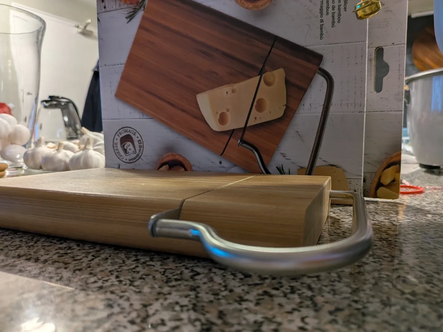 Swissmar Bamboo Cheese Slicer image indicator(3)
