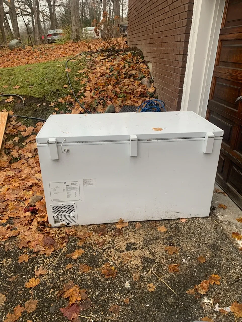 Frigidaire 24.8 Cu. Ft. White Chest Freezer image indicator(2)