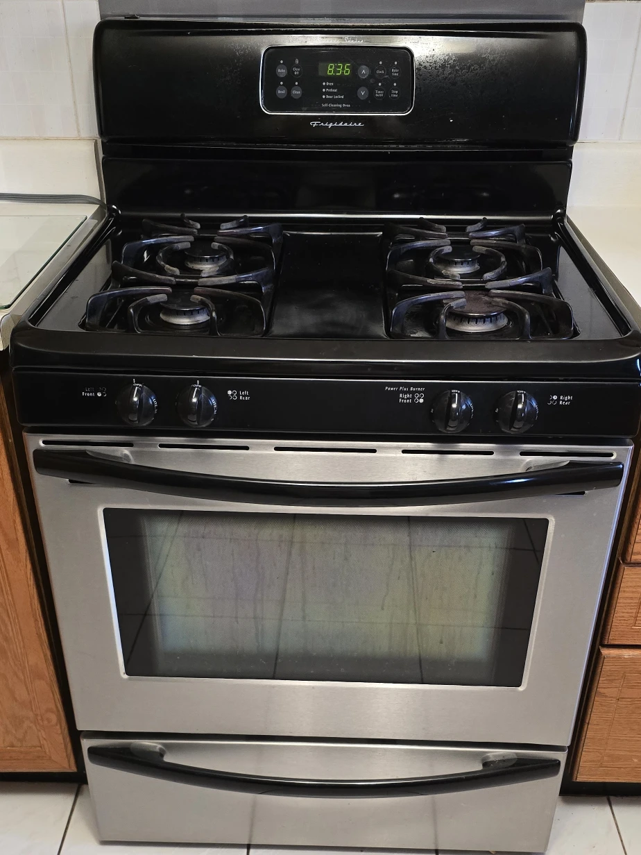 Frigidaire Gas Range Oven - Black & Stainless Steel