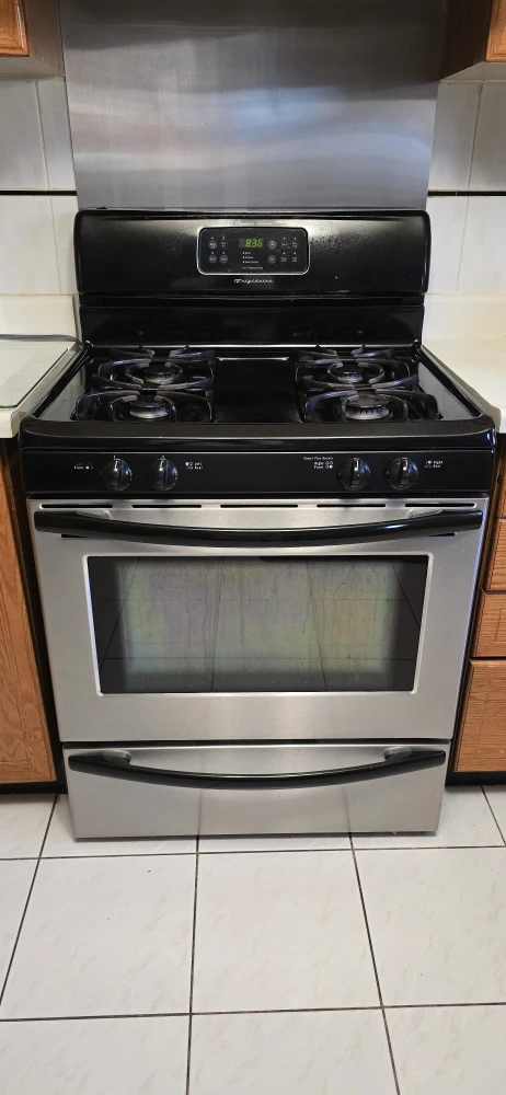 Frigidaire Gas Range Oven - Black & Stainless Steel - photo 3
