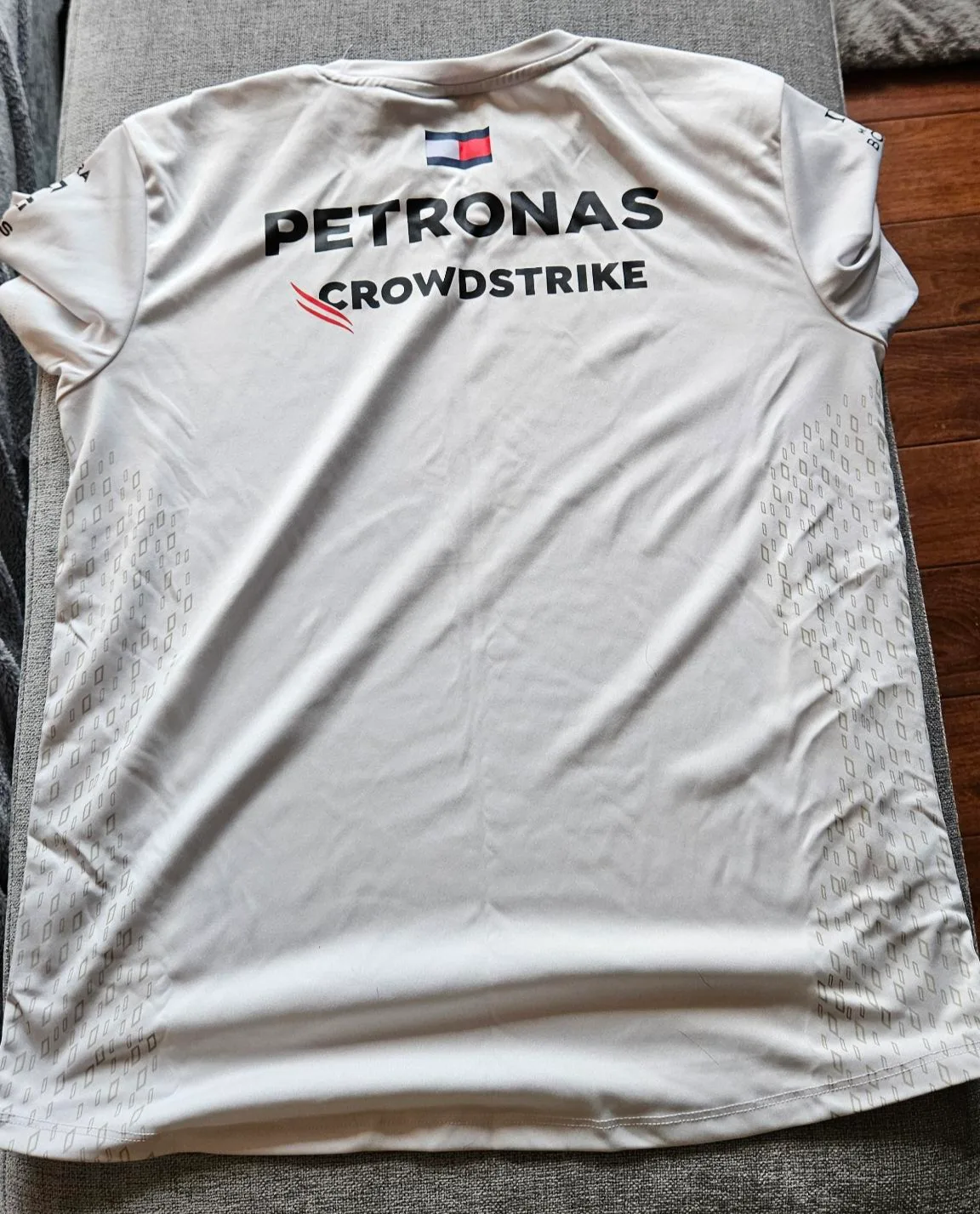 Mercedes-AMG Petronas F1 Team T-Shirt - Size M image indicator(2)