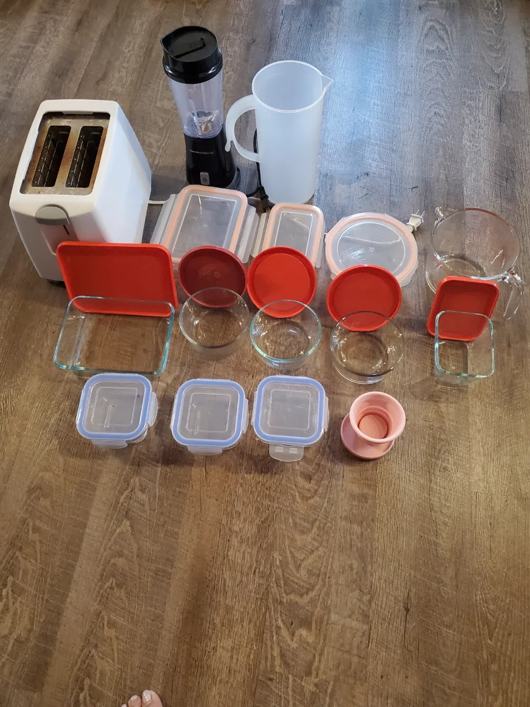 Mixed Kitchenware Set: Toaster, Blender, Containers