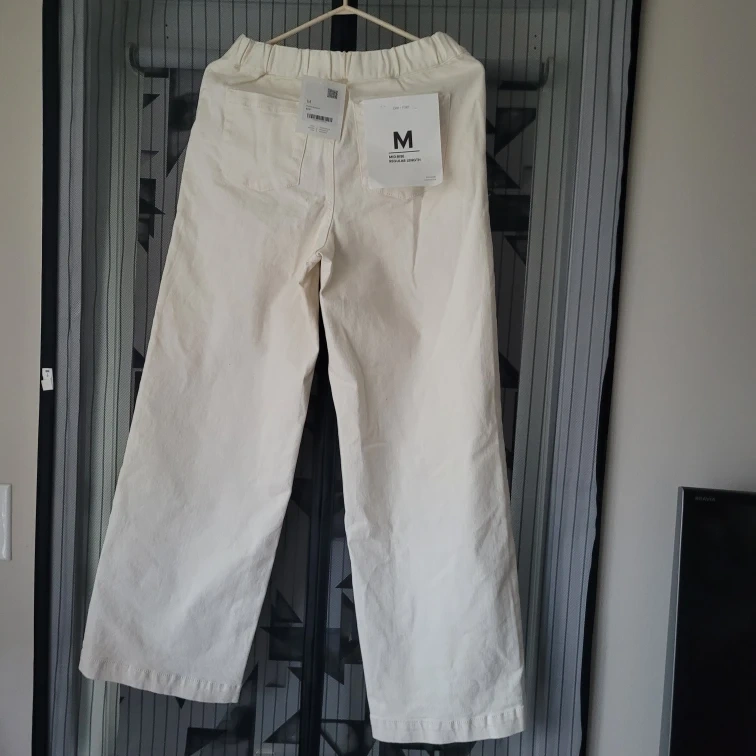 Aritzia Cream Pants - Size M - New with Tags!