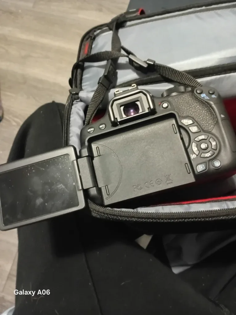 Canon EOS 750D DSLR Camera with Lens image indicator(2)