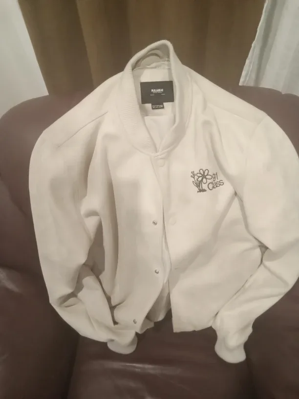 Worn One night 0ut Pull&Bear Bomber Jacket - Size L image indicator(3)