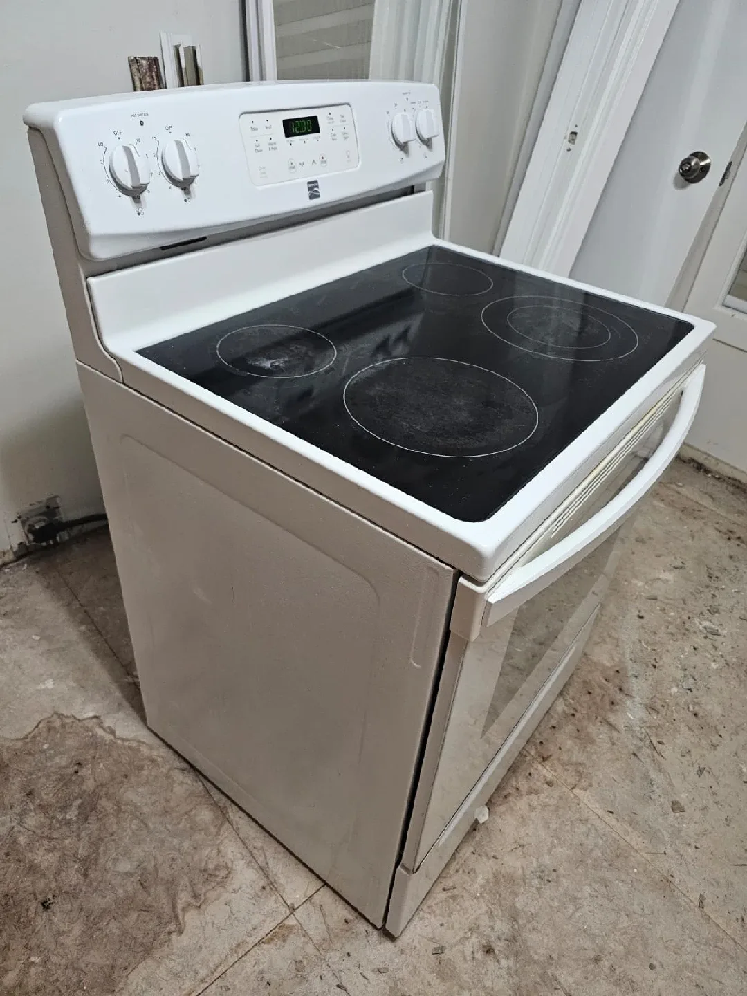 Kenmore Electric Range - White image indicator(2)