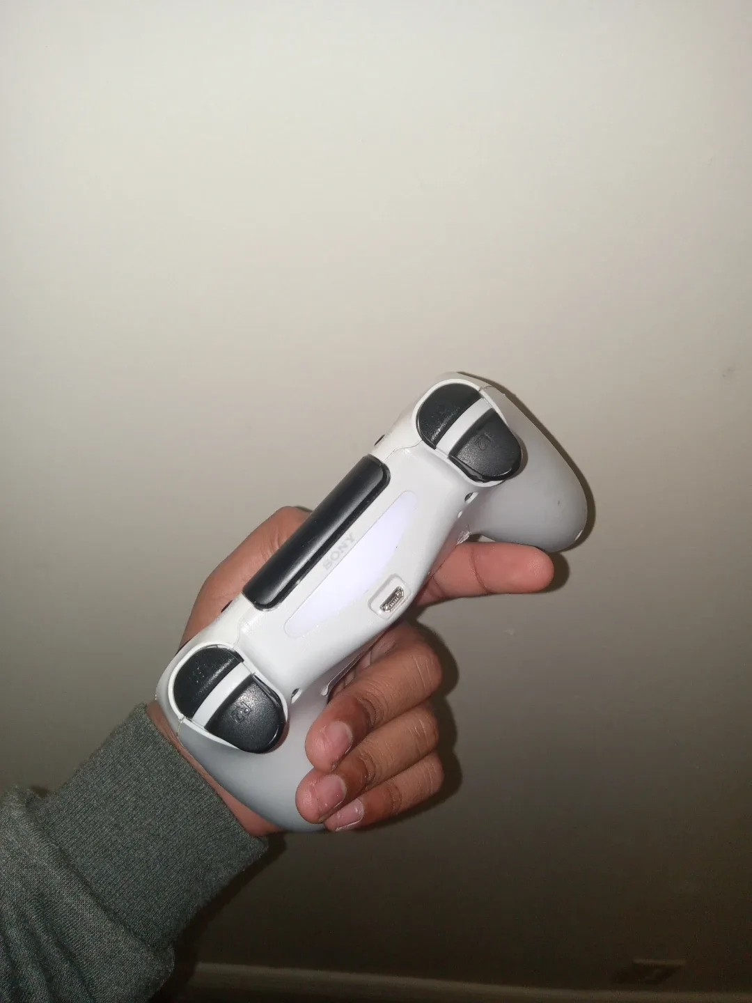 Sony PlayStation 4 White Wireless Controller image indicator(3)