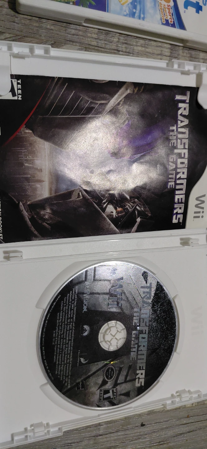 Transformers the game wii - photo 2