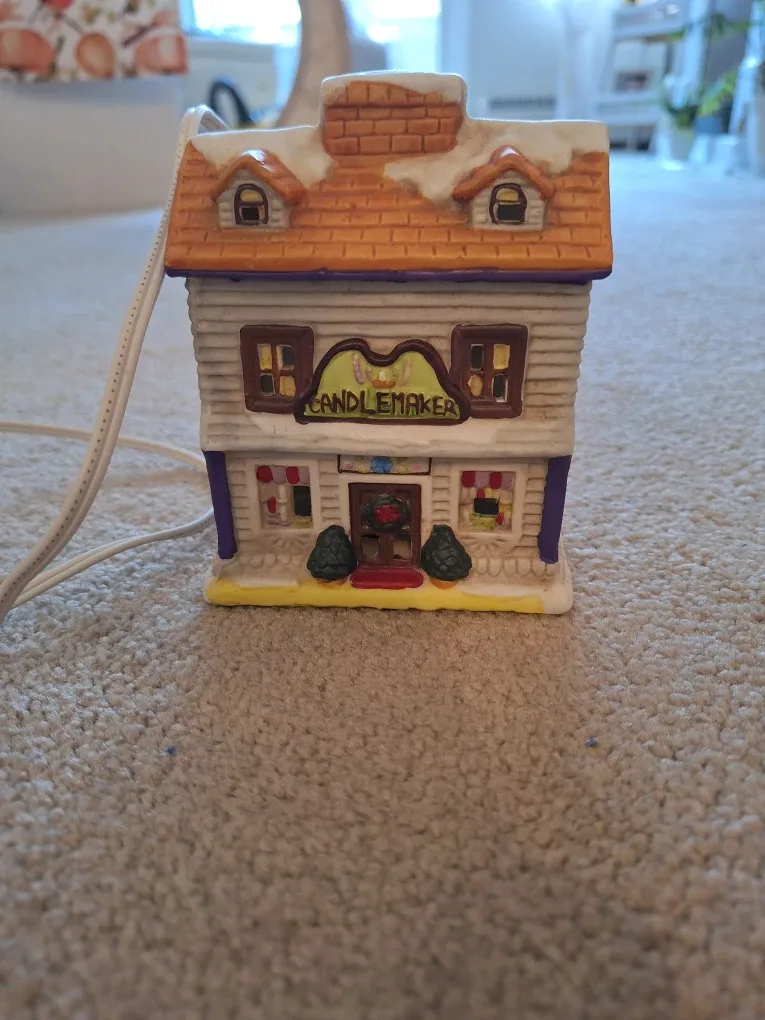 Candlemaker Village Light Up House